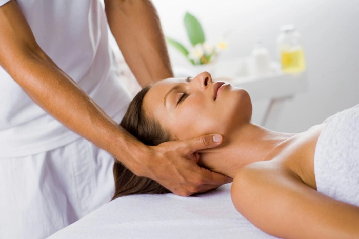 Tìm kiếm các phương pháp massage trị đau cổ vai gáy hiệu quả?