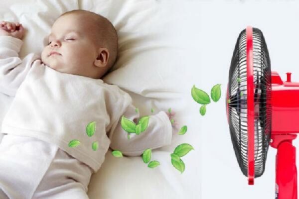 Cách cho trẻ sơ sinh nằm quạt đúng cách