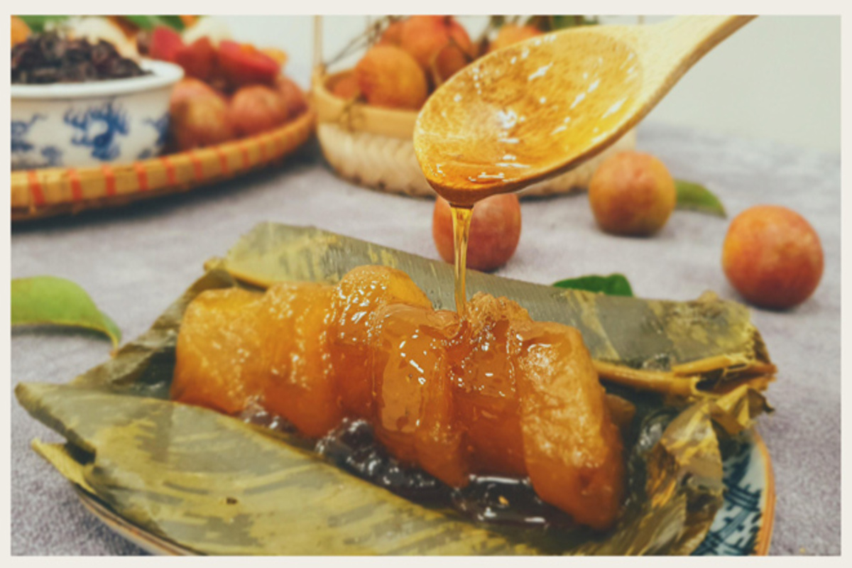 Bánh gio (tro) hoặc bánh ú tro