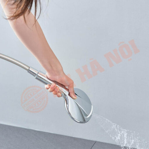 Vòi sen tích hợp chế độ xịt mạnh giúp làm sạch nhanh chóng