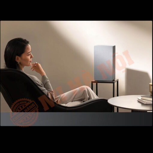 Chân đế kim loại đặt sàn, thiết kế đi dây sẵn, giúp bố trí cũng tối giản