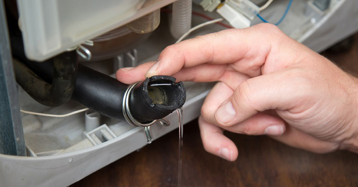 Nguyên nhân máy sấy quần áo bị chảy nước